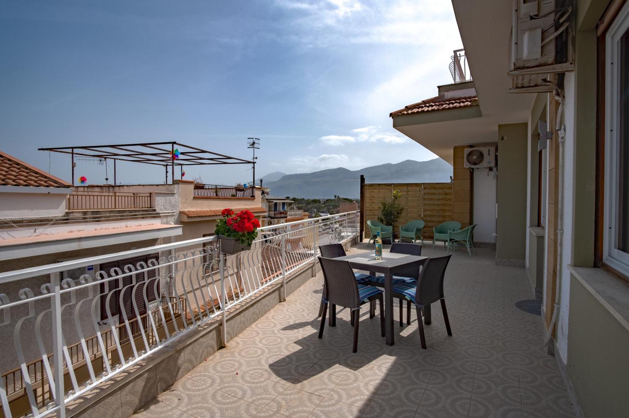 Апартаменты Mondello Sunsea House Экстерьер фото