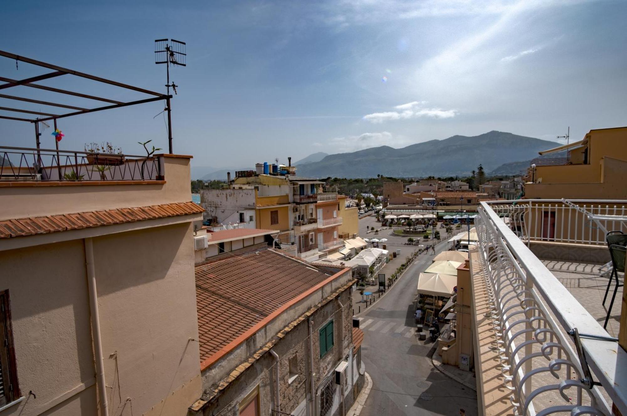 Апартаменты Mondello Sunsea House Экстерьер фото